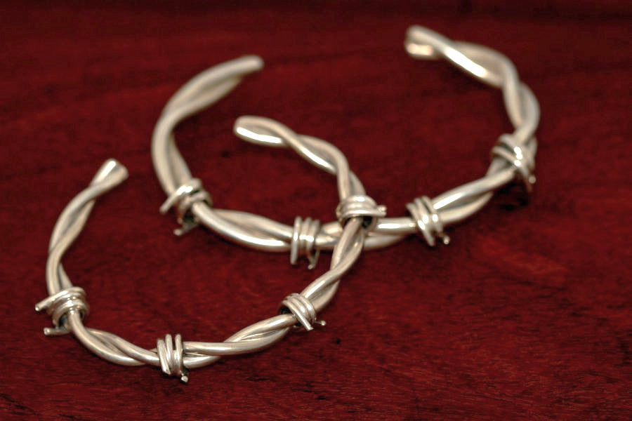 Silver barbed wire bracelet deals