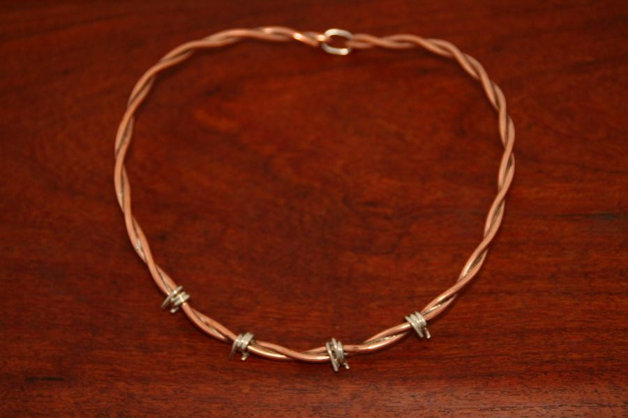 Barbed Wire Female Clasp Necklace in Copper - Medium