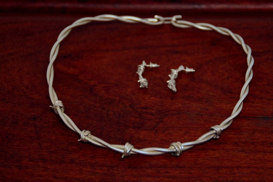 Barbed Wire Female Clasp Necklace in Sterling Silver Medium