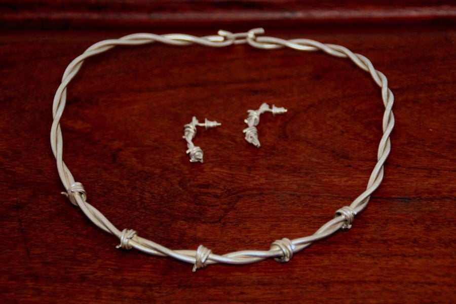 Barbed Wire Female Clasp Necklace in Sterling Silver - Large