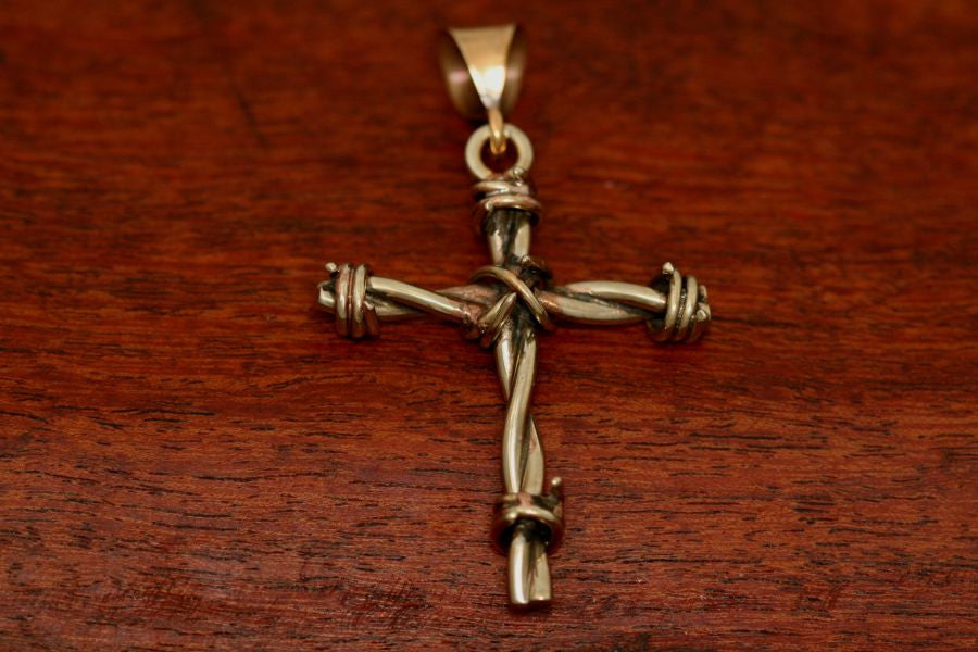 Crosses made hot sale from barbed wire